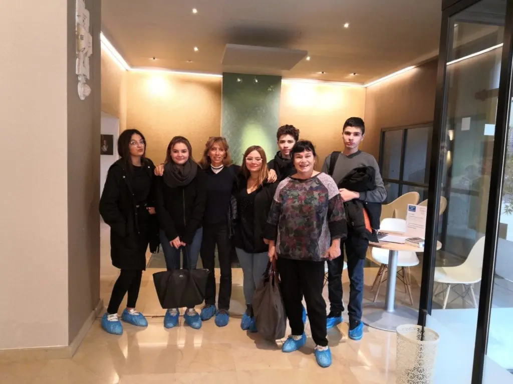 Des jeunes et leur professeur à Acqua Sextiaeif