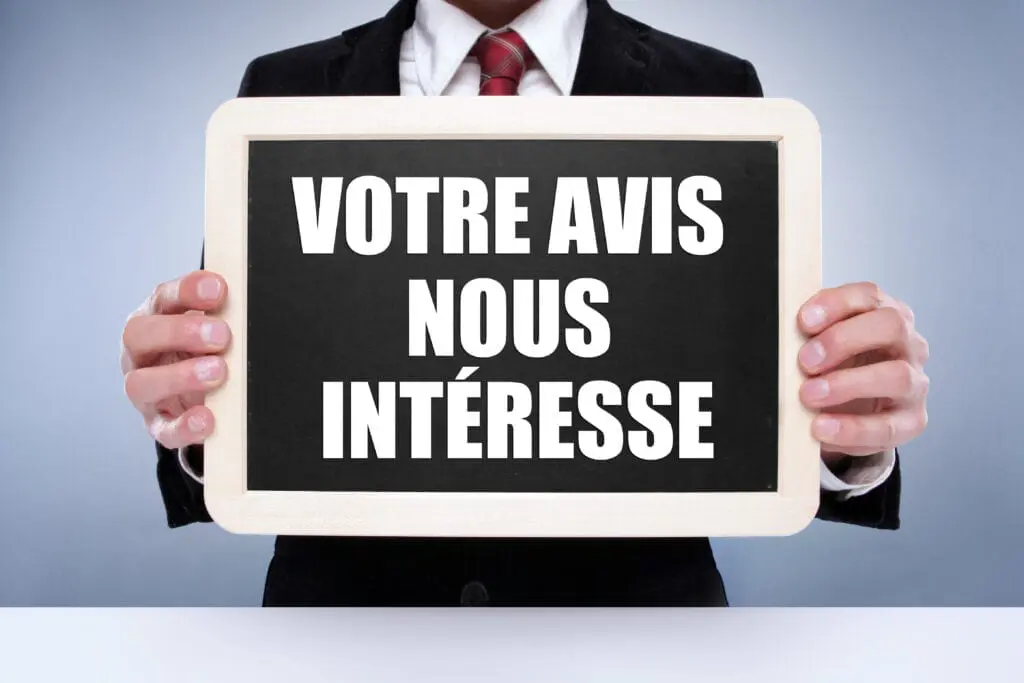 Panneau avec écrit votre avis nous intéresse