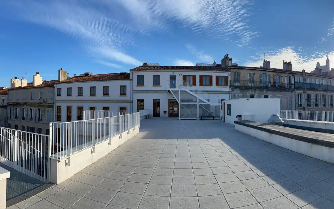 Terrasse du 3ème et Notre dame de la Garde au Lycée Charles Péguy Marseille