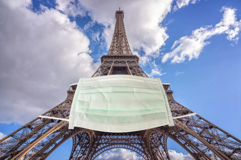 masque sur la Tour Eiffel COVID 19 Bilan sanitaire
