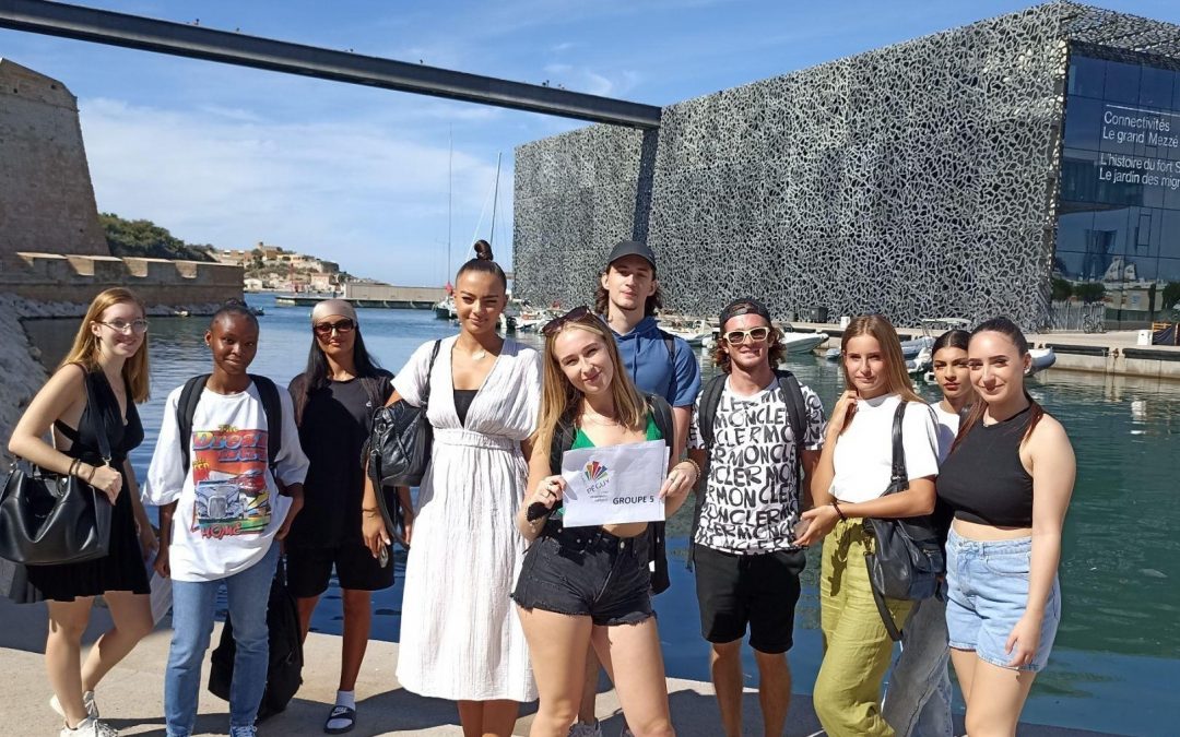 Les BTS Tourisme de Charles Péguy devant le MUCEM à Marseille